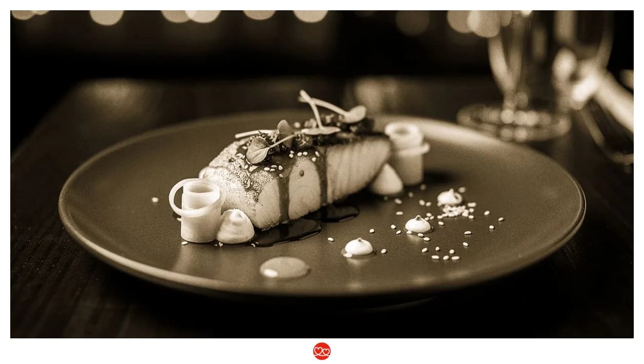 Edles Gericht – Restaurant-Symbolbild zu Tim Raue