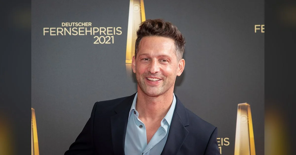 Alexander Kumptner beim Deutschen Fernsehpreis 2021
