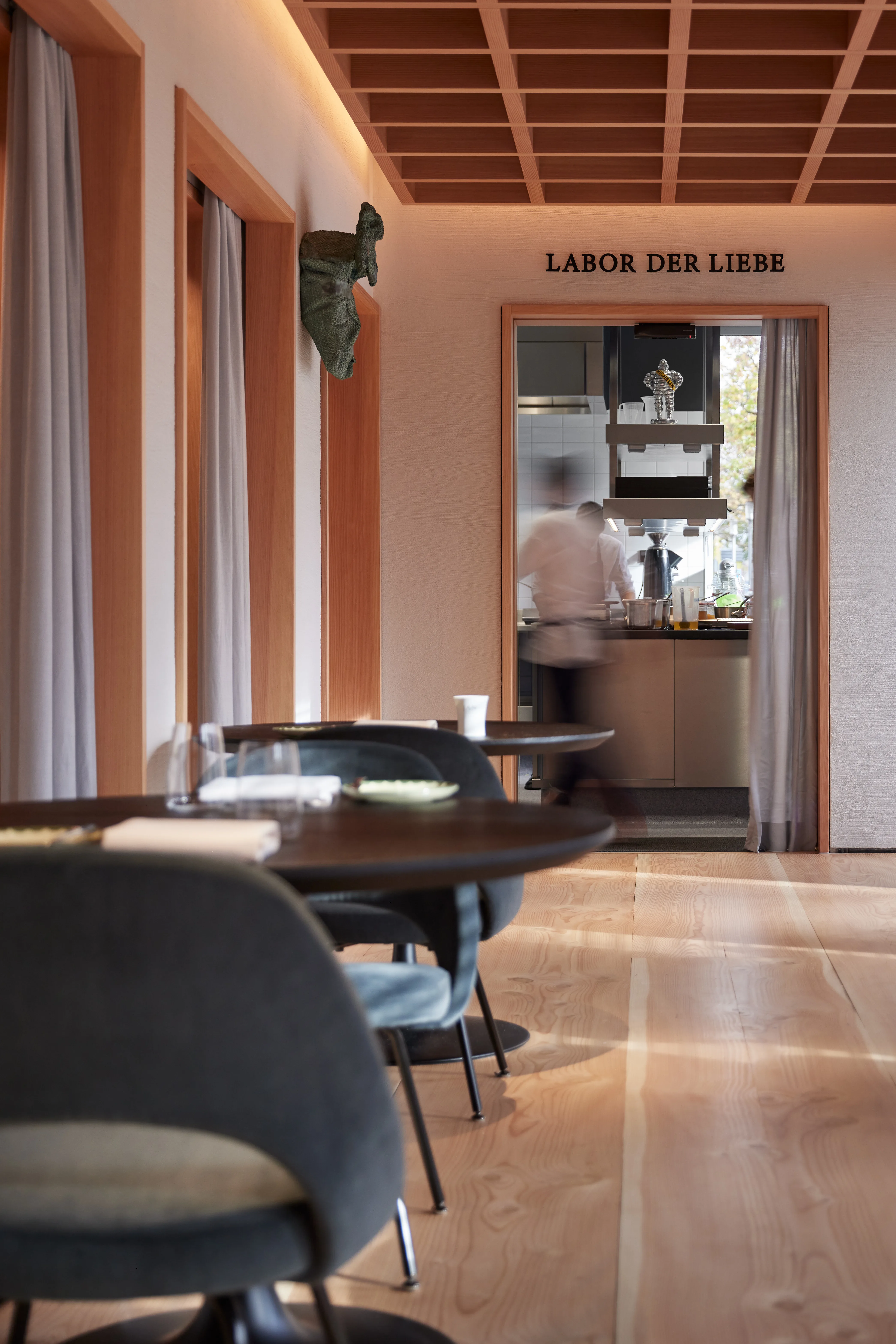 Innenansicht des Restaurants JAN von Jan Hartwig in der Maxvorstadt München