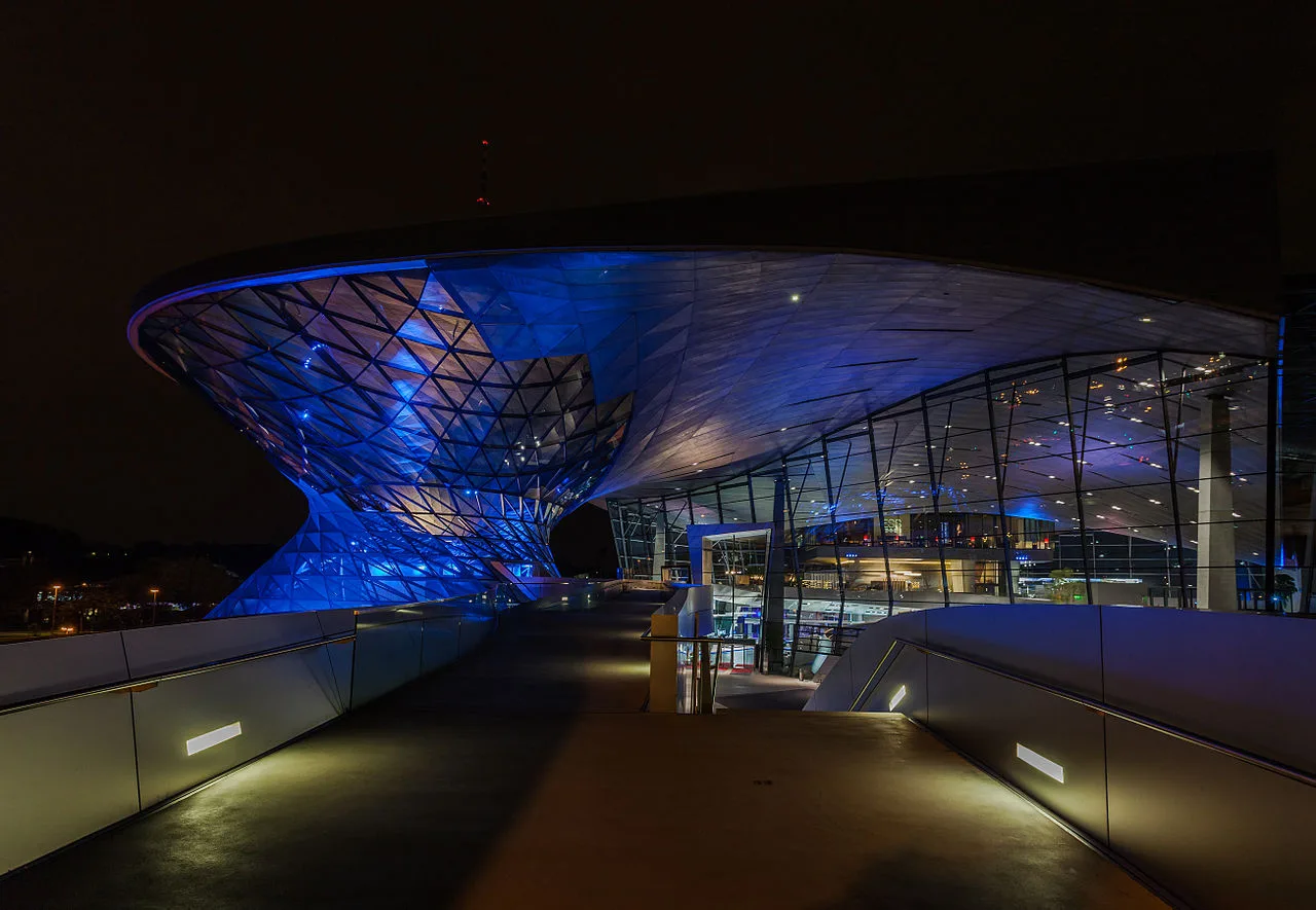 BMW Welt München, Standort von The Cloud by Käfer