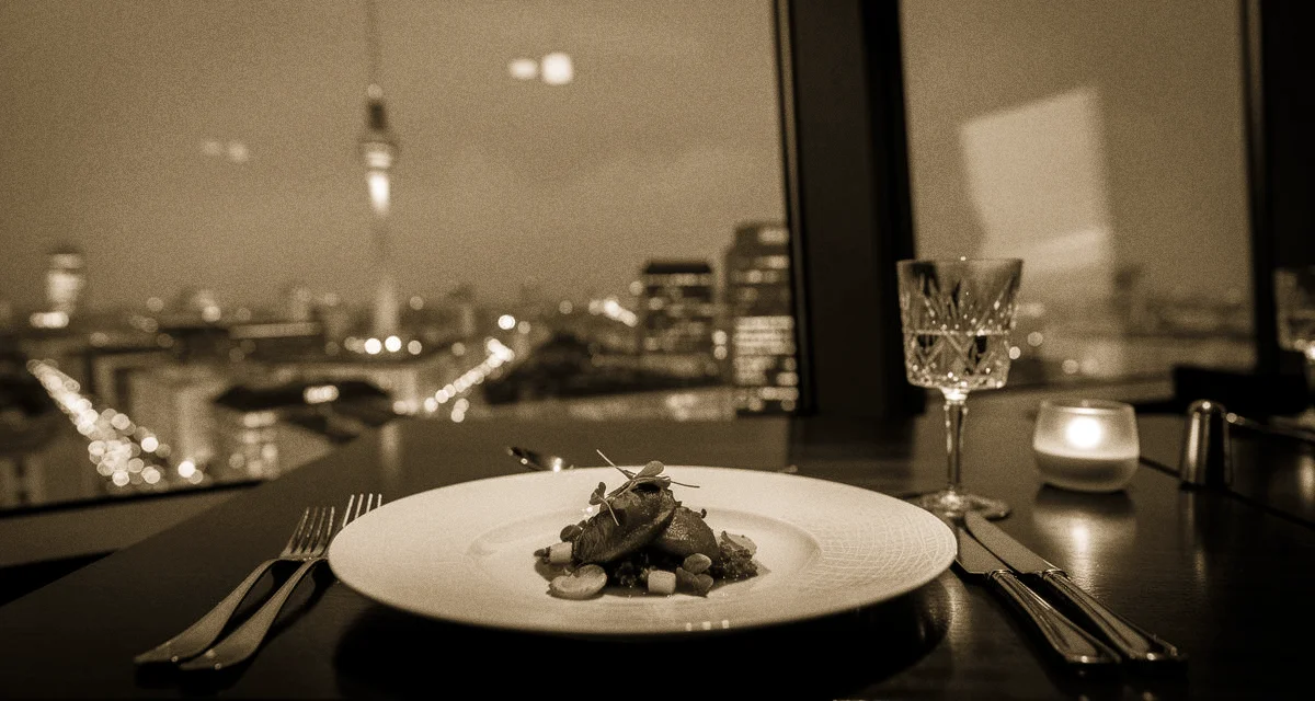 Tim Raue Sphere Fernsehturm Berlin: Drehrestaurant mit 360-Grad-Panorama auf 207 Metern