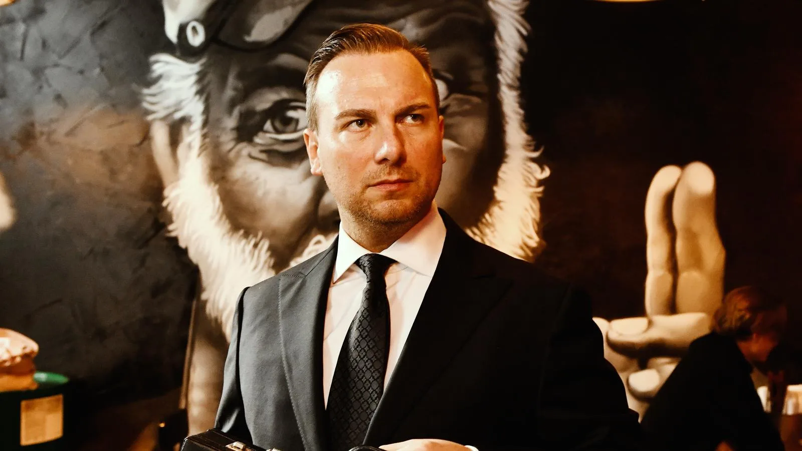 Tim Raue: Pressefoto des Berliner 2-Sterne-Kochs bei Kitchen Impossible