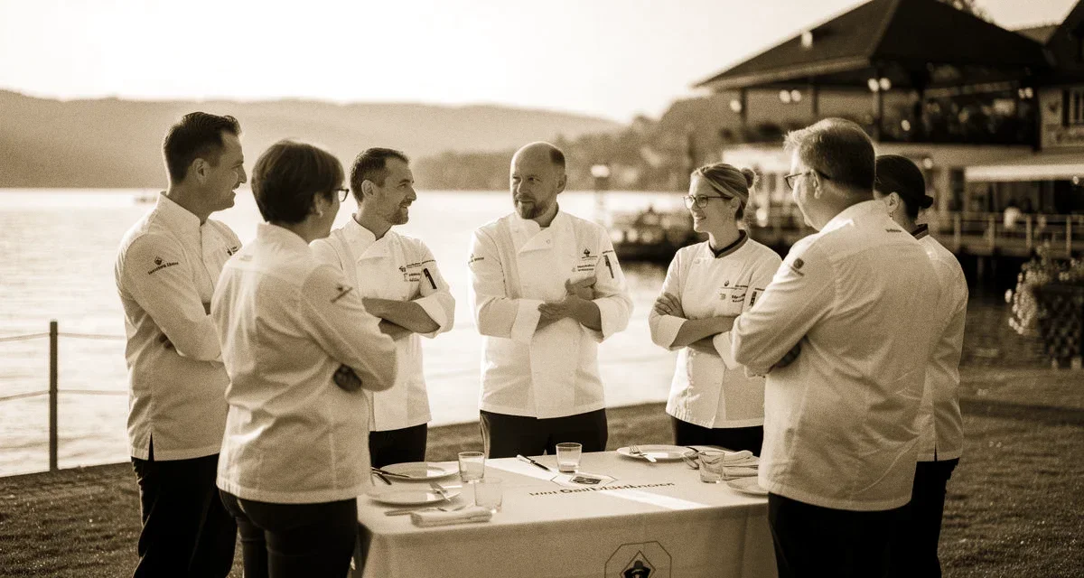 Bodensee Kochverein Konstanz: Köche bei einer Praesentation am Bodensee-Ufer